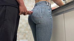 Watch me masturbate while she washes the dishes! I cum on her jeans