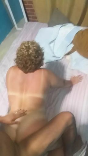 End of vacation with lots of squirts on married woman&#039;s big ass