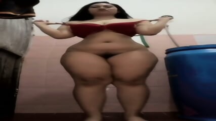 Kutang Merah,dalam kamar mandi