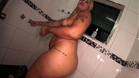 It turned into a shower party with the big-assed Bahian girls in the house