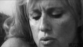 Milf Jodi West Fucks Herself With Glass DIldo